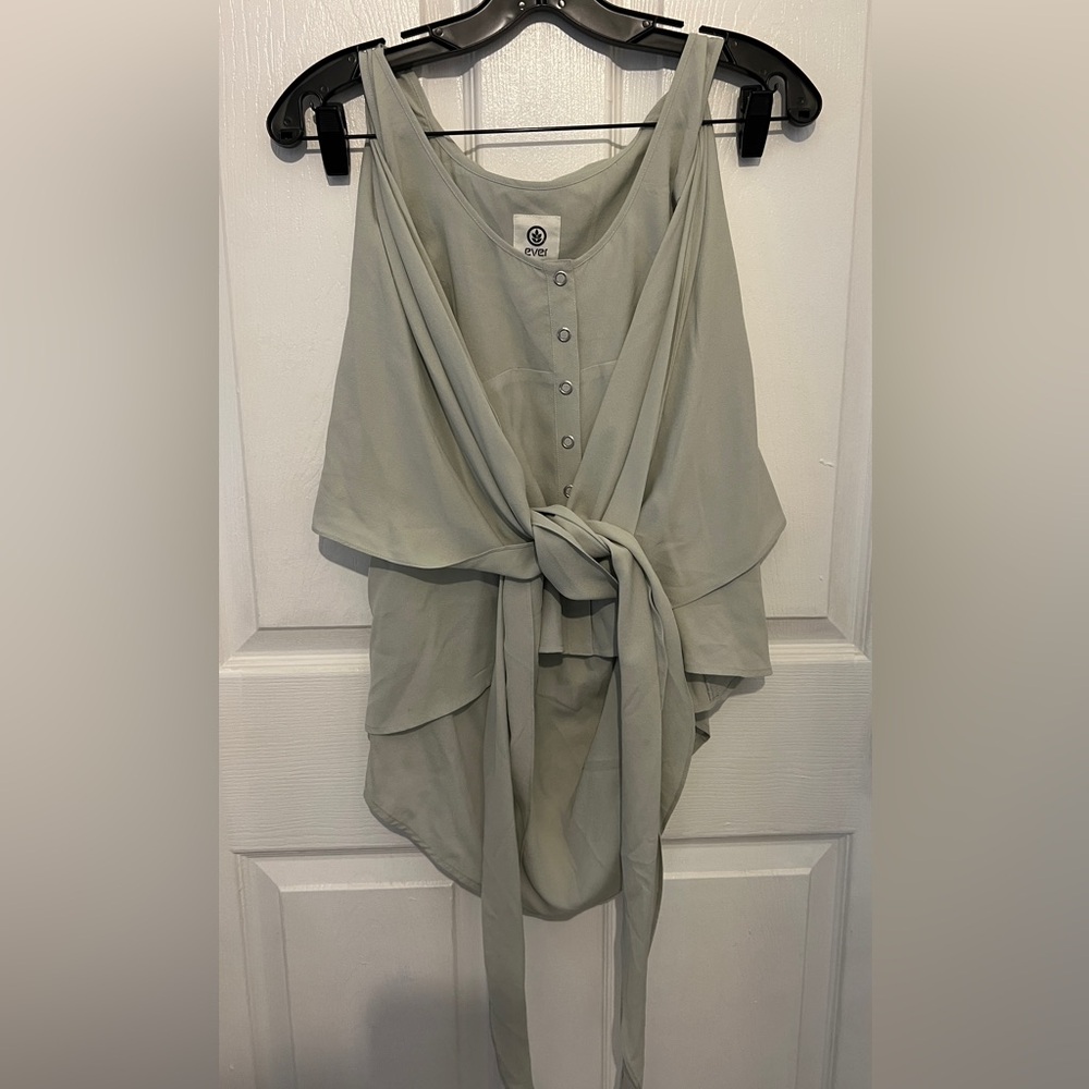 EVER Women's Light Gray 100% Silk Sleeveless Button Up Tie Front Top Size M
